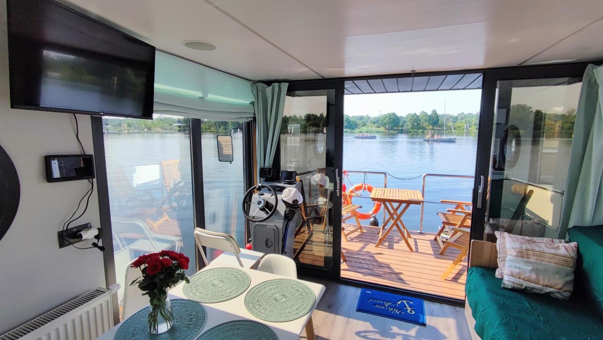 Houseboat Water Boy Apartament Plywajacy Dom Na Wodzie Lodz Apartment Wroclaw Exterior photo